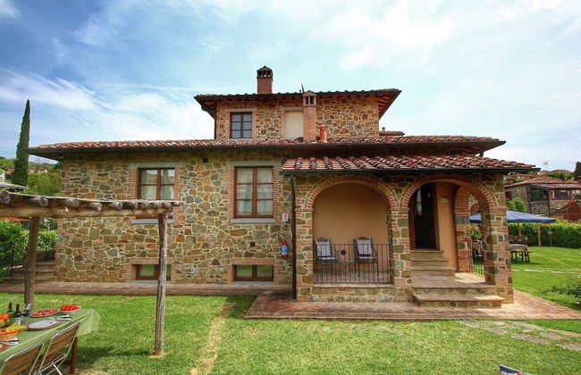 Tuscan Style Apartment with View of the Hills - Photo 33