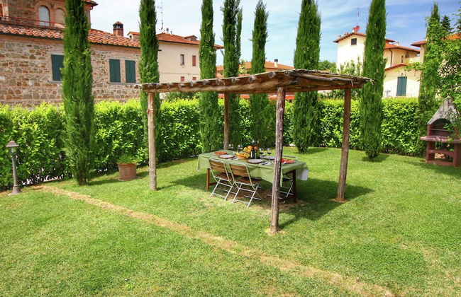 Tuscan Style Apartment with View of the Hills - Photo 25