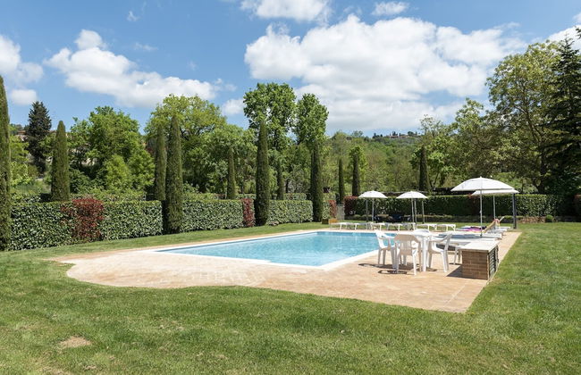 Tuscan Style Apartment with View of the Hills - Photo 21