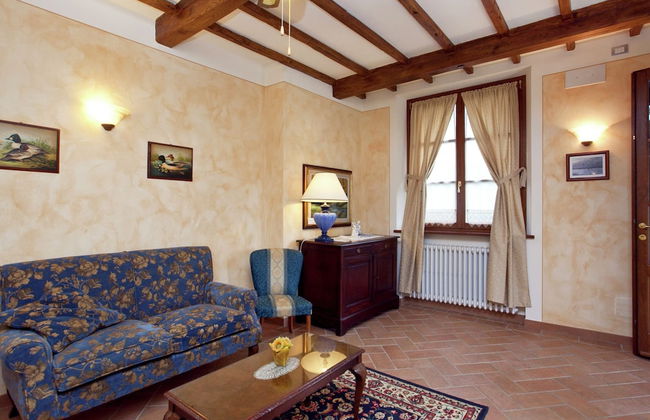 Tuscan Style Apartment with View of the Hills - Photo 11