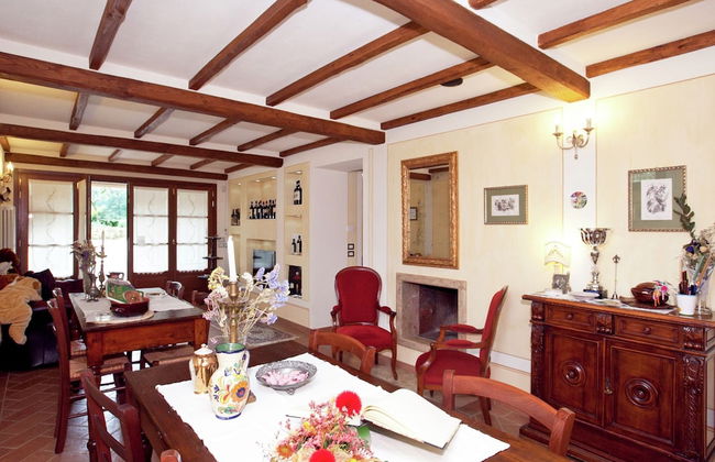 Tuscan Style Apartment with View of the Hills - Photo 30
