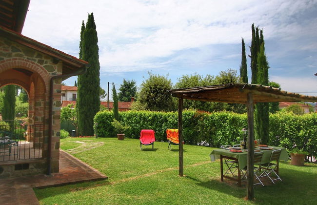 Tuscan Style Apartment with View of the Hills - Photo 37