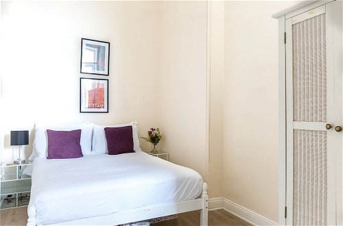 Foto 9 - Bright Two BR Period Apartment in Whitechapel