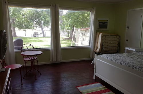 Photo 3 - Constant-level Lake LBJ - 3 BR Sleep 12