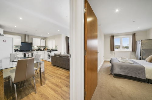 Photo 16 - Heathrow Living Serviced Apartments by Ferndale