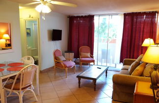 Photo 1 - Renovated one bedroom 2 min to the beach