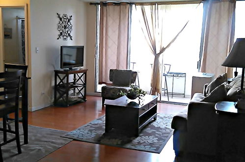 Photo 15 - Renovated one bedroom 2 min to the beach