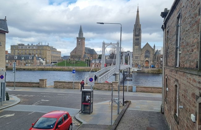 Stunning Spacious Apartment on River Ness - Foto 11