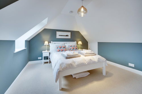 Photo 2 - Super 5 Bedroom Family Friendly Retreat Rustington