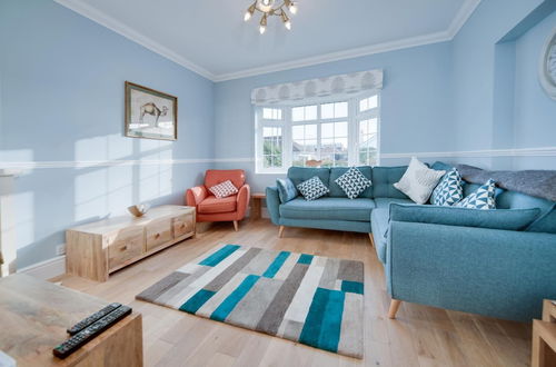 Photo 1 - Super 5 Bedroom Family Friendly Retreat Rustington