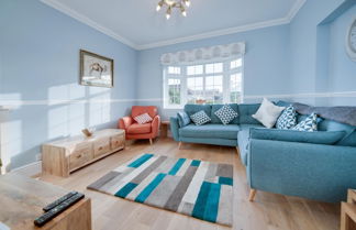 Photo 1 - Super 5 Bedroom Family Friendly Retreat Rustington