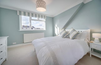 Photo 3 - Super 5 Bedroom Family Friendly Retreat Rustington