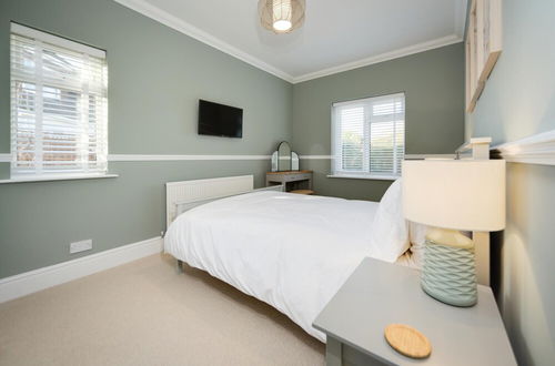 Photo 6 - Super 5 Bedroom Family Friendly Retreat Rustington