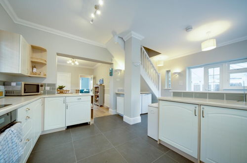 Photo 11 - Super 5 Bedroom Family Friendly Retreat Rustington