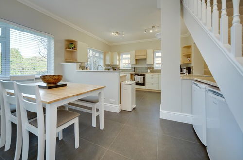 Photo 18 - Super 5 Bedroom Family Friendly Retreat Rustington