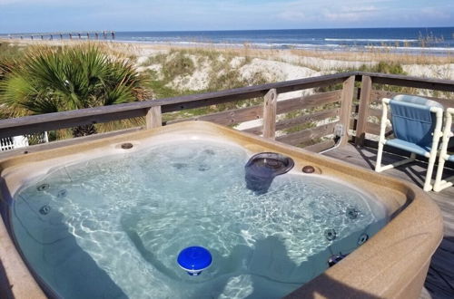 Foto 29 - Amazing 4 Bedroom, Oceanfront, Hot Tub - Pink Flamingo