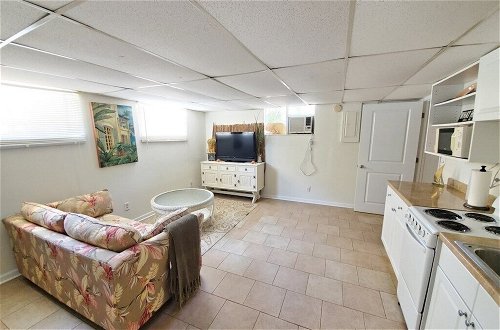 Photo 15 - Amazing 4 Bedroom, Oceanfront, Hot Tub - Pink Flamingo