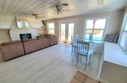 Photo 13 - Amazing 4 Bedroom, Oceanfront, Hot Tub - Pink Flamingo