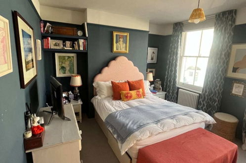 Photo 1 - Stylish and Spacious 2 Bedroom House in Brixton
