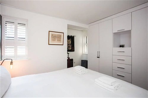 Photo 2 - Stunning 1 Bedroom Apartment Nearby Borough Market