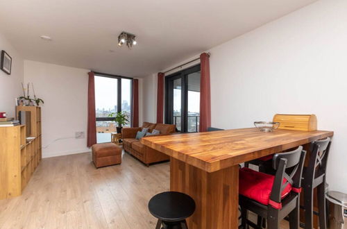 Foto 11 - Spacious 2 Bedroom Flat With City Views in Bermondsey