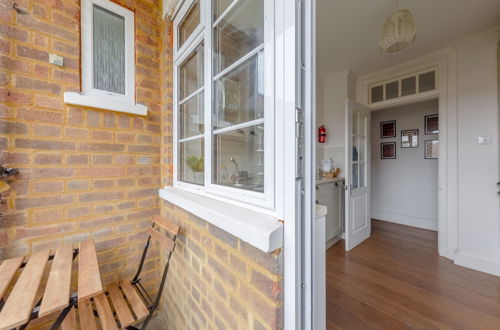 Photo 28 - Stylish and Central 1 Bedroom Flat in Maida Vale