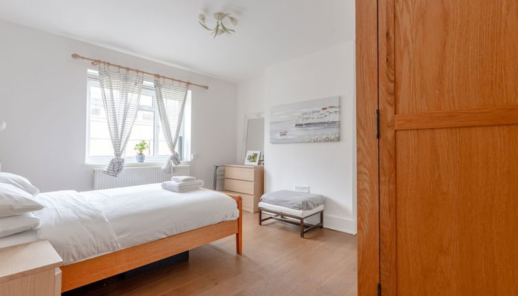 Photo 1 - Stylish and Central 1 Bedroom Flat in Maida Vale
