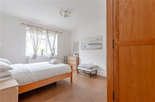 Photo 1 - Stylish and Central 1 Bedroom Flat in Maida Vale