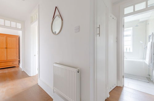 Photo 27 - Stylish and Central 1 Bedroom Flat in Maida Vale