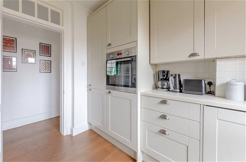Photo 13 - Stylish and Central 1 Bedroom Flat in Maida Vale