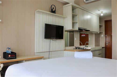 Photo 4 - Well Furnished Studio Room At Signature Park Grande Apartment