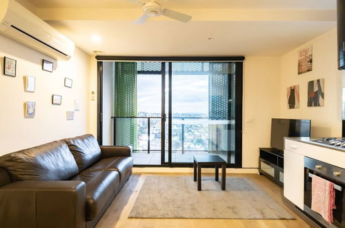 Photo 16 - Bright 1 Bedroom Apartment in St Kilda