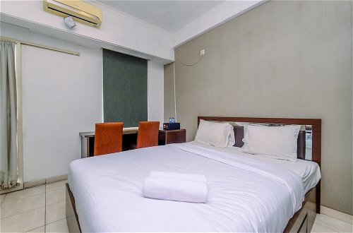 Photo 2 - Relaxing Studio Apartment At Margonda Residence 2 Near Ui