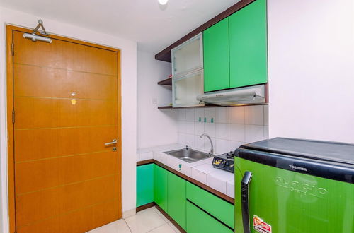 Photo 10 - Relaxing Studio Apartment At Margonda Residence 2 Near Ui