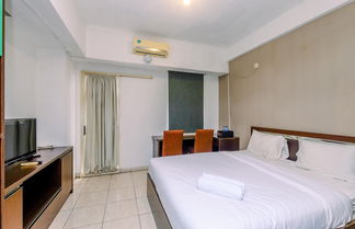 Photo 3 - Relaxing Studio Apartment At Margonda Residence 2 Near Ui