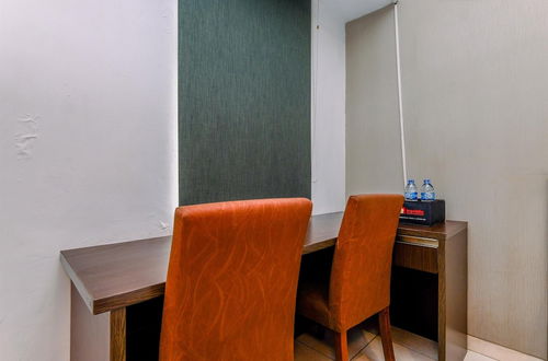 Photo 4 - Relaxing Studio Apartment At Margonda Residence 2 Near Ui