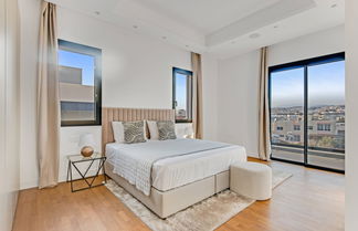 Photo 1 - Sanders Crystal 2 - Darling 3-bdr. Apt. With Shared Rooftop