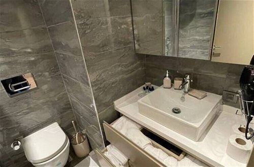 Foto 34 - Brand-new 2 1 Apartment-near Mall of Istanbul