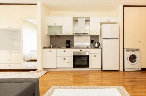 Photo 3 - Central Studio Flat With Shared Pool in Sisli