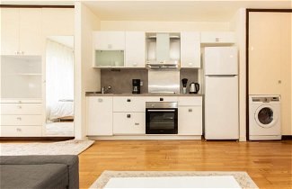 Photo 3 - Central Studio Flat With Shared Pool in Sisli