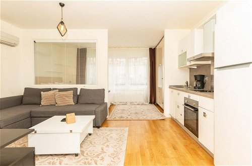 Photo 1 - Central Studio Flat With Shared Pool in Sisli