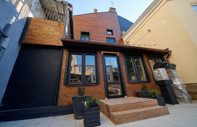 Mezzanine White - Photo 1