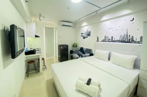 Foto 5 - Modern Design And Cozy Studio At Bassura City Apartment