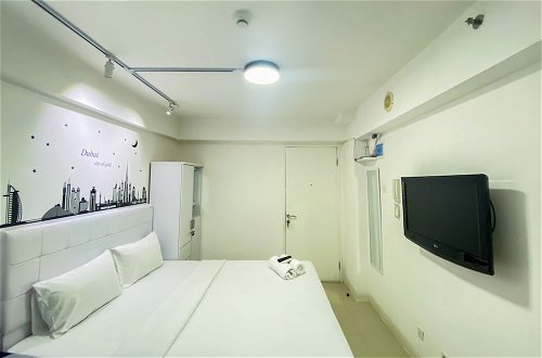 Foto 4 - Modern Design And Cozy Studio At Bassura City Apartment