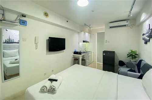 Photo 7 - Modern Design And Cozy Studio At Bassura City Apartment