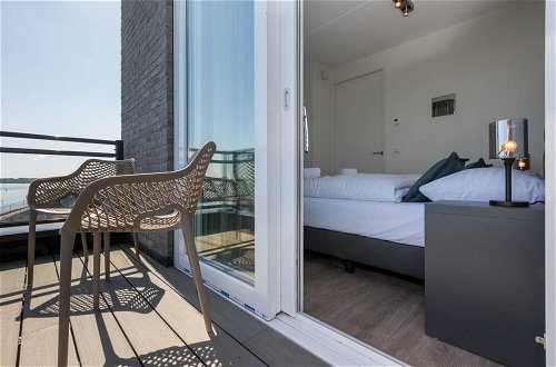 Foto 15 - Bright Modern Apartment With Large Balconies, Located Directly on the Marina