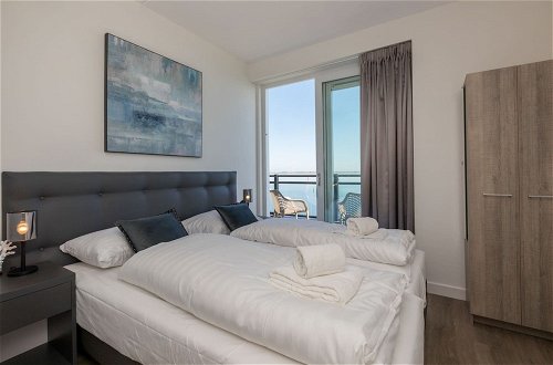 Foto 14 - Bright Modern Apartment With Large Balconies, Located Directly on the Marina