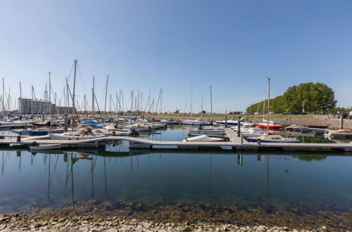 Photo 32 - Apartment With a View of the Marina