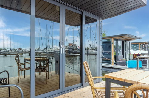 Photo 10 - Luxury Houseboat in Volendam Marina