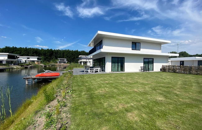 Majestic Villa in Zeewolde With Garden - Photo 33